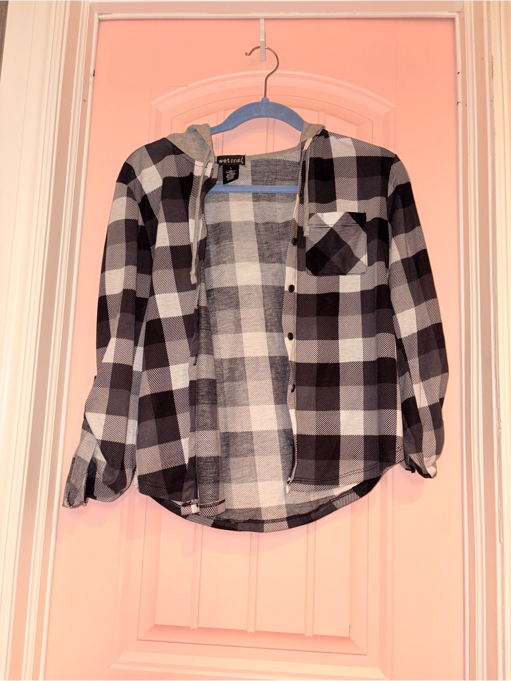 Wet Seal Gray, Black, & White Buffalo Plaid Hooded Flannel 🖤🩶